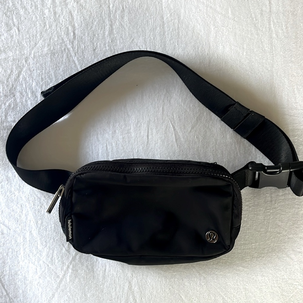 Lululemon belt bag